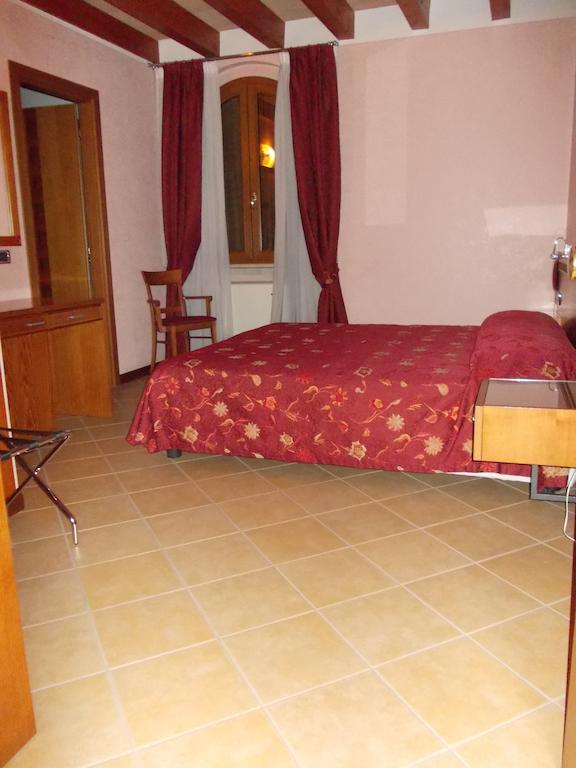 Albergo Le Piante Manerba del Garda Rum bild